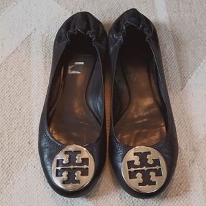 Tory Burch ballet logo flat